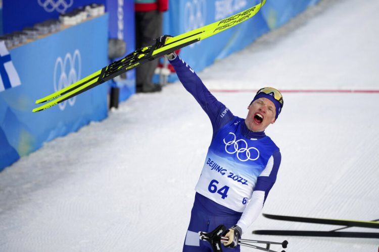 Finland's Niskanen wins gold in Olympic classic ski 15K race